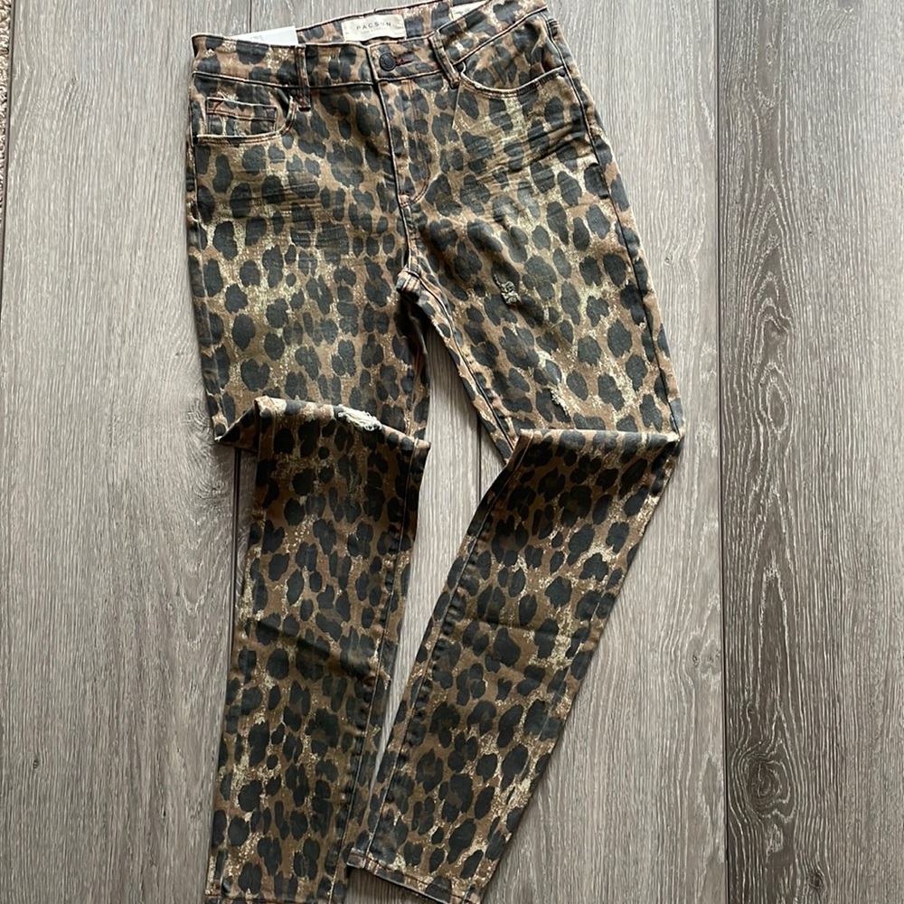 NWT leopard distressed jeans Mid-Rise Skinny PAC Sun
